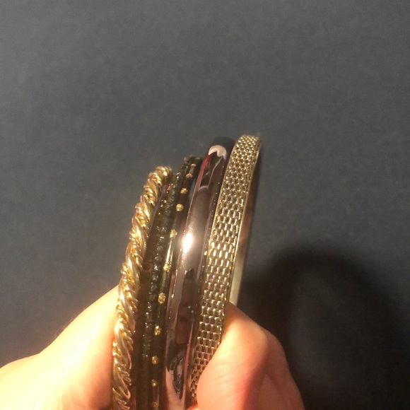 Bracelets - Picture 4 of 5